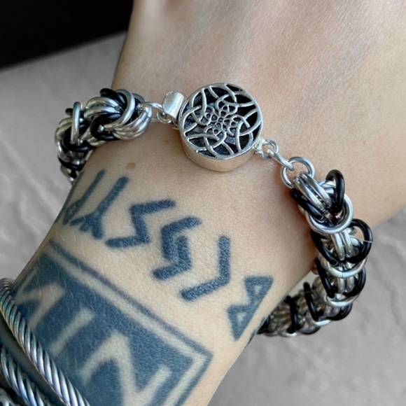 Celtic chain bracelet . handcrafted silver & black maille bizantine links - Picture 8 of 15